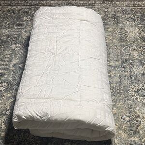The Seasons Collection Oversized King Down Alternative Comforter